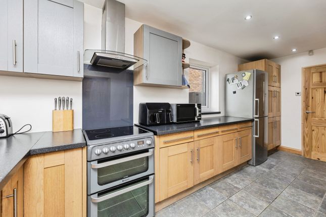 34, Keswick Drive, Castleford photo 2