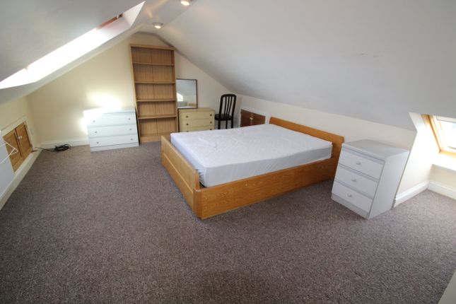 Room to rent in Flaxland Avenue, Heath, Cardiff CF14