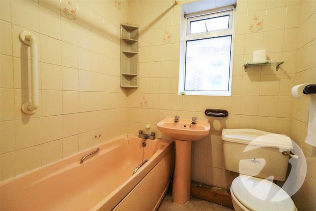 23, Ely Close, Erith photo 4