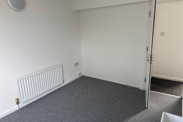 Room, 5, Northbrooks, Harlow photo 4