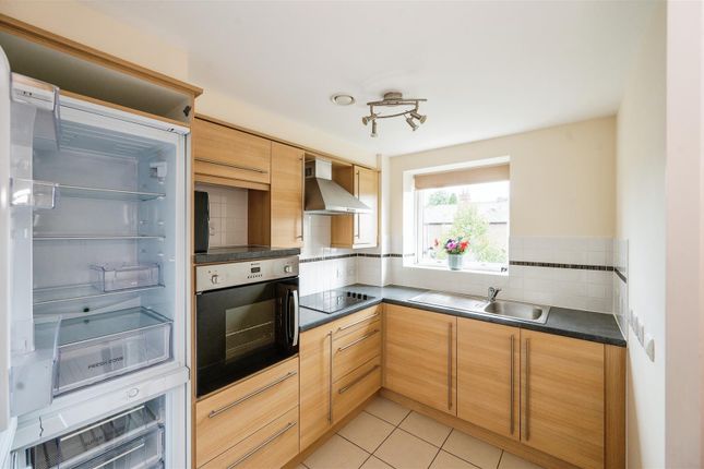 Flat for sale in Hanbury Road, Droitwich, Worcestershire