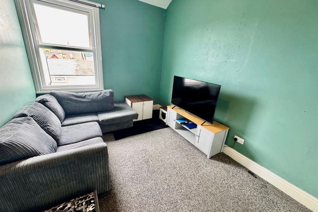 Flat 3, 72-74, Falsgrave Road, Scarborough photo 2