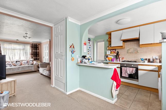 7, Champions Way, Hoddesdon photo 2