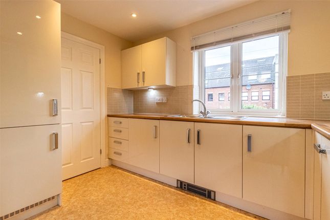 Flat for sale in Station Approach, Old Town, Swindon, Wiltshire