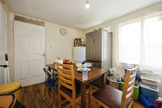 59, Chapman Avenue, Milton Keynes photo 3