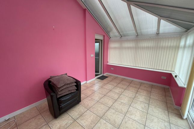 323, Ammanford photo 5