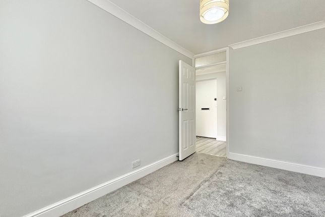 85, Queenswood Gardens, London photo 4