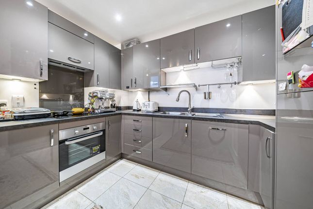 Flat to rent in Amelia Street, Elephant And Castle, London