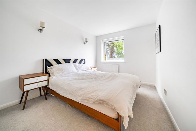 Flat for sale in Cedar Court, Haslemere
