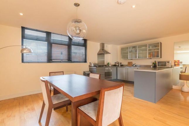 Norbury Crescent, London photo 3