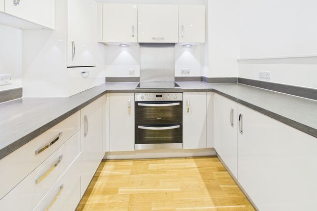 Cam02089G0-Pr0577-Still016