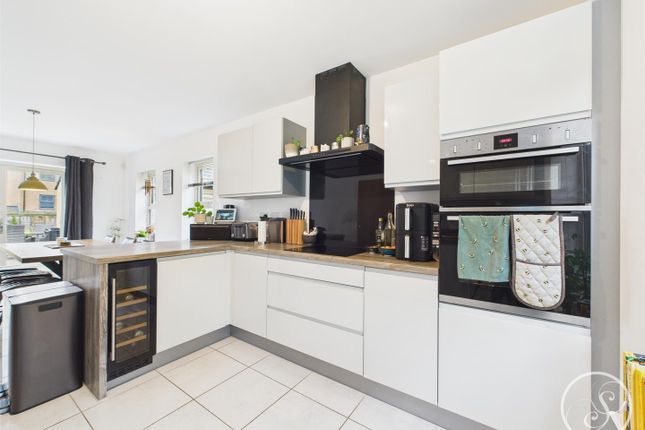 12, Poppy View, Leeds photo 3