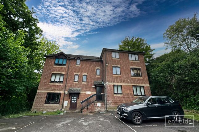 Flat for sale in Lawrence Grove, Southampton