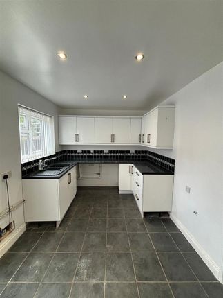 Terraced house to rent in Limerick Close, Hull