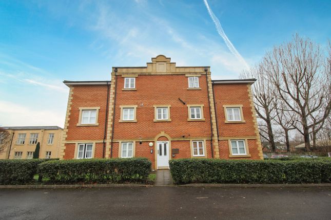 Thumbnail Flat to rent in Royal Earlswood Park, Redhill
