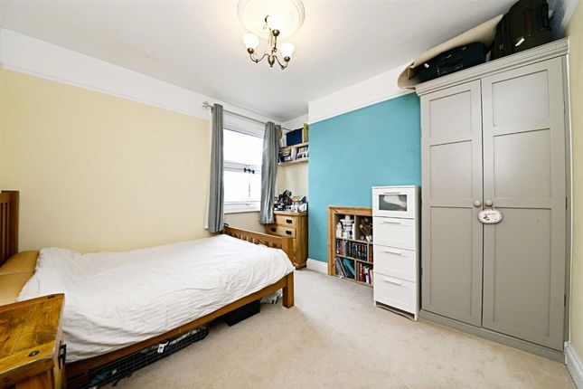 25b Dallas Road, London photo 4