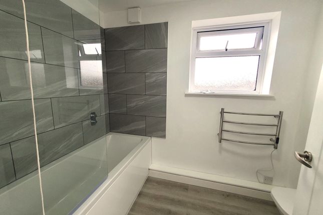 Flat B, 83, St John Street, Somerset photo 4