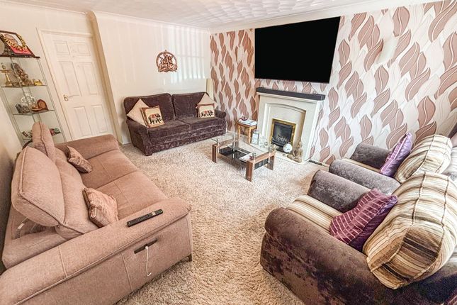 51 Dee Road, Reading photo 2