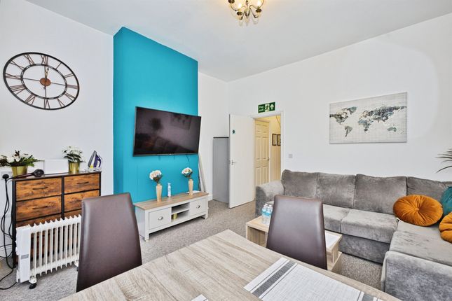 60, Middle Street, Yeovil photo 4