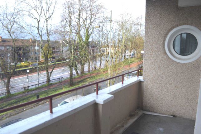 Flat to rent in Barmill Road, Glasgow