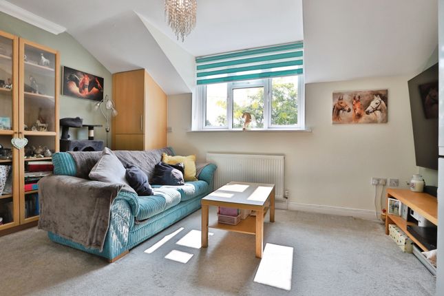 12 Avon Court,, Gravel Lane, Hampshire photo 3