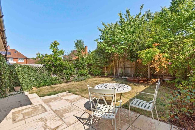 15 Goodearl Place, Princes Risborough photo 4