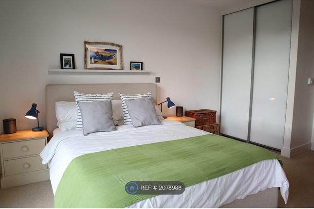 Thumbnail Flat to rent in Stockwell Park Walk, London