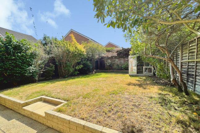 86, Sandringham Way, Camberley photo 4