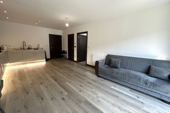 Flat 36,7 Gramophone Lane, Hayes photo 2
