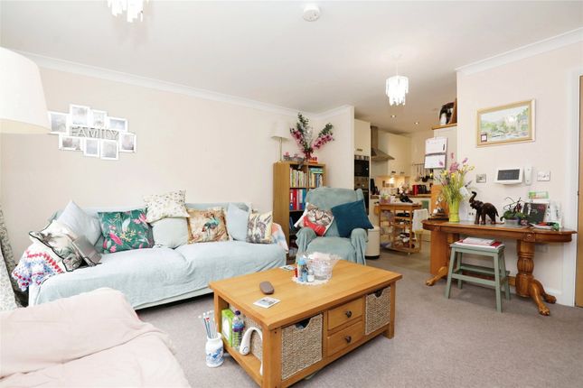 Flat for sale in Park Gardens, Bath Road, Banbury, Oxfordshire