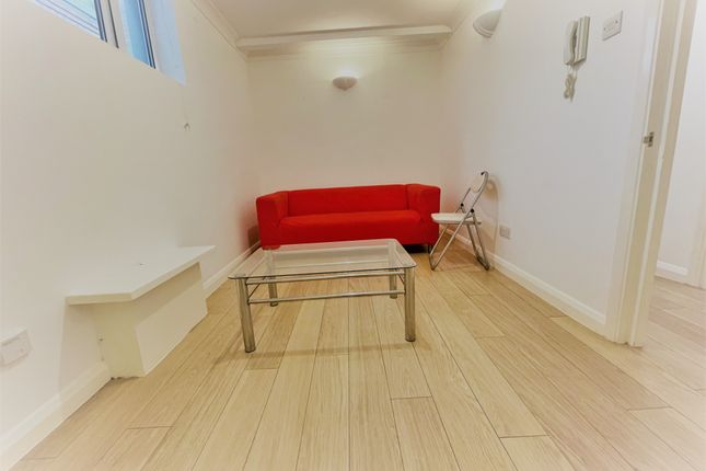 Flat to rent in Brixton Road, London