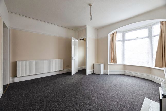 5, Coniston Avenue, Barking photo 2