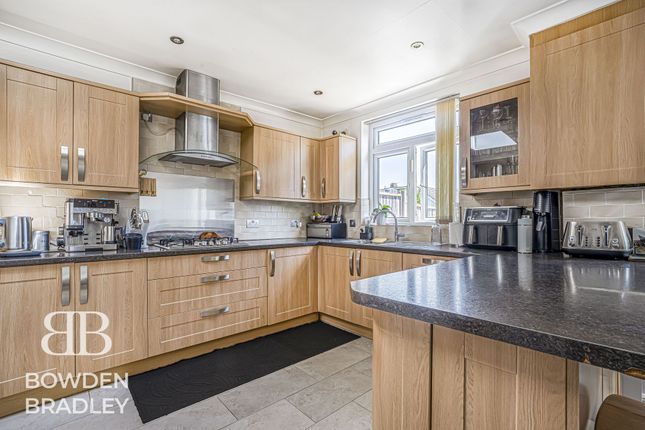 42 Beechwood Gardens, Clayhall photo 4