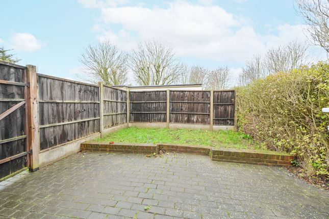 Saxon Drive, West Acton photo 2