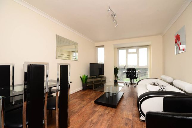 2 bed flat for sale in Arnewood Close, Roehampton, London SW15
