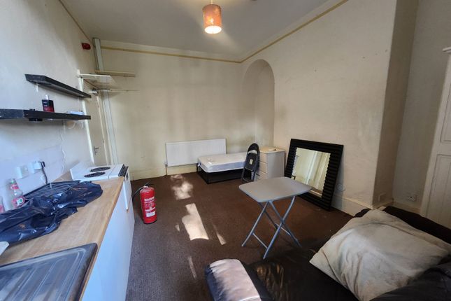 2 Beech Grove, Bingley photo 2