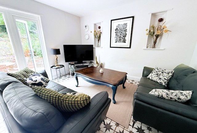 14, Hinchley Close, Surrey photo 2
