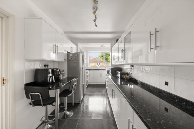 7, Manston Avenue, Norwood Green, Southall photo 4