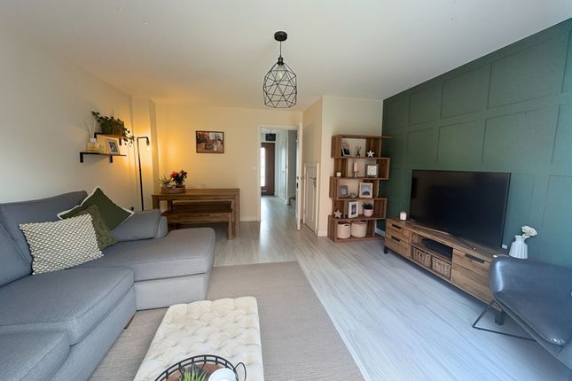 13 Holly Close, Crewe photo 2