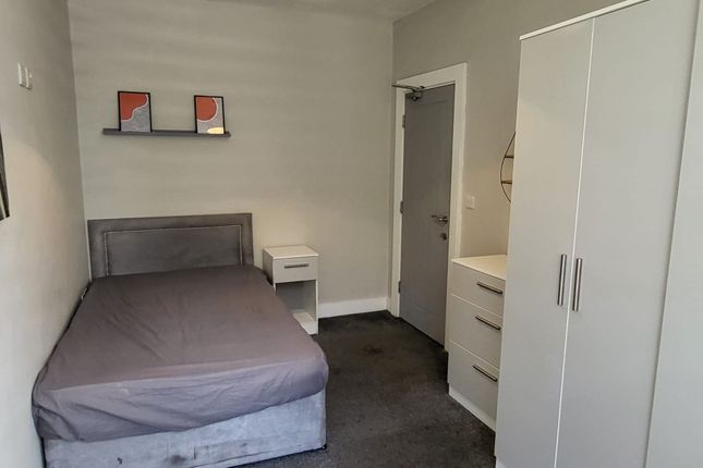 Room to rent in Room 1, St. Marys Road, Doncaster