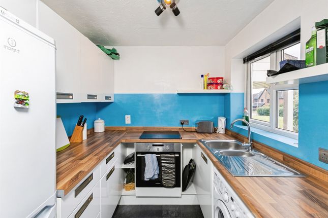 32, Bradmore Way, Reading photo 3
