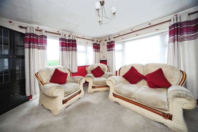 36, Little Meadow, Luton photo 3