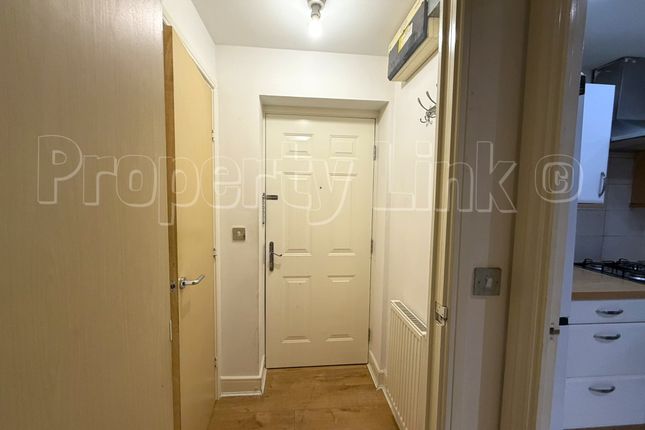 Oakside Court, Fencepiece Road, Ilford photo 2
