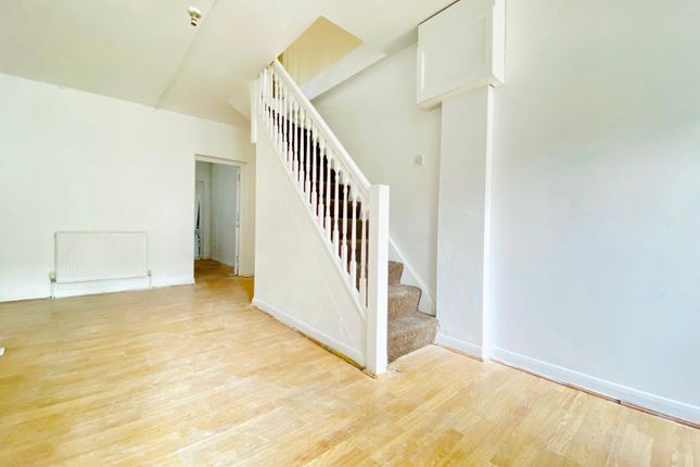 30, Wedderburn Road, Essex photo 2