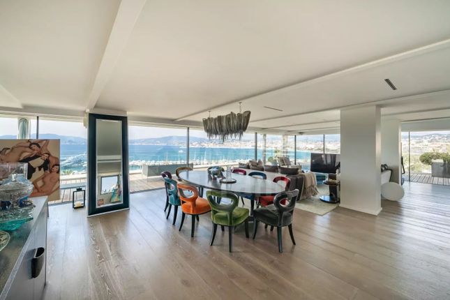 Duplex for sale in Cannes, 06400, France