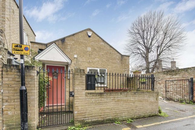 Thumbnail Bungalow for sale in Pembroke Place, Isleworth