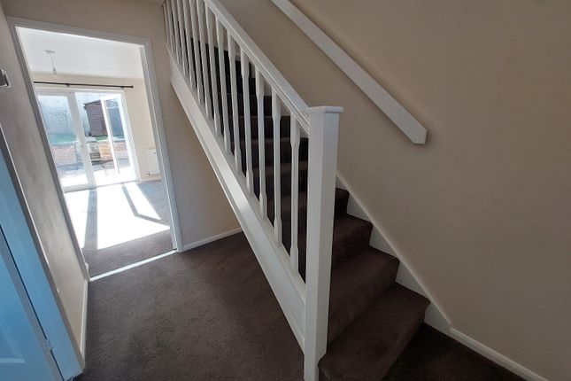17, Althorp Close, Leicester photo 3