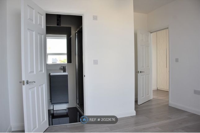 Flat to rent in Cliftonville, Margate