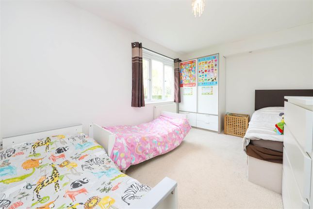 Flat for sale in The Old Orchard, Iver