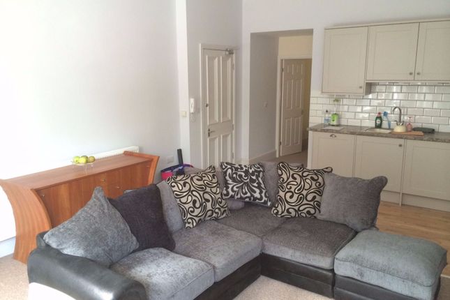 Town house to rent in Newton Road, Leeds